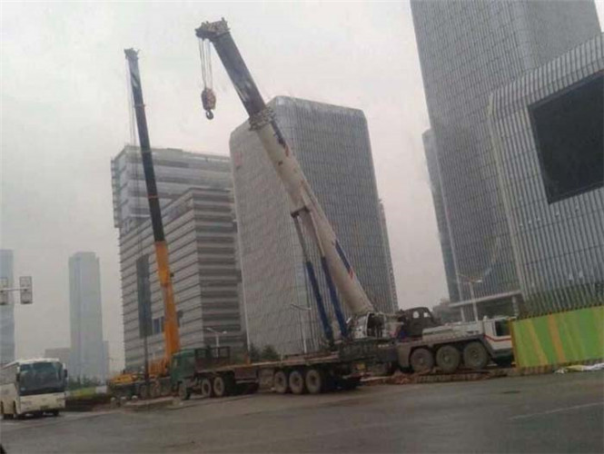 金昌市“自动找平”—— 吊车的 “平地神器” 技术